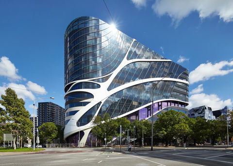 City Edge North Melbourne Apartment Hotel - Darwin Holiday 24
