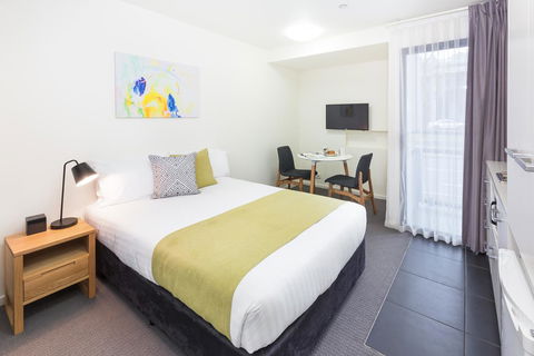 City Edge North Melbourne Apartment Hotel - Darwin Holiday 1