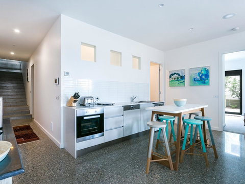 Lansdowne Villa - With Swimming Pool - Darwin Holiday 8