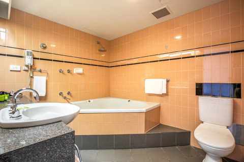 Nightcap At York On Lilydale - Darwin Holiday 3