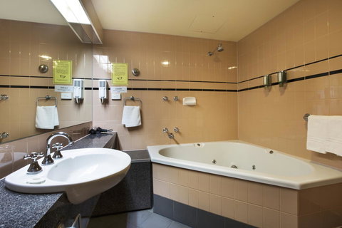 Nightcap At York On Lilydale - Darwin Holiday 21