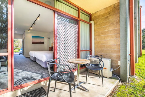 Nightcap At York On Lilydale - Darwin Holiday 19