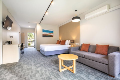 Nightcap At York On Lilydale - Darwin Holiday 13