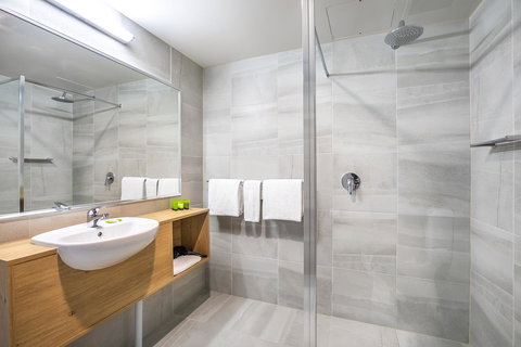 Nightcap At York On Lilydale - Darwin Holiday 2