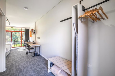 Nightcap At York On Lilydale - Darwin Holiday 14