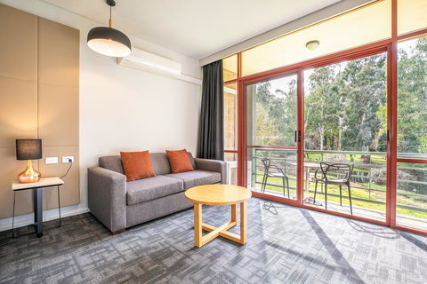 Nightcap At York On Lilydale - Darwin Holiday 17