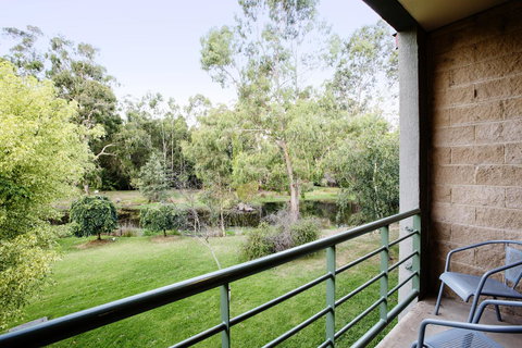 Nightcap At York On Lilydale - Darwin Holiday 11