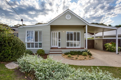 Cute Cottage On Cain - Beach At End Of Street - Darwin Holiday 19