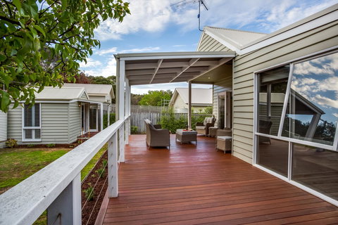 Cute Cottage On Cain - Beach At End Of Street - Darwin Holiday 8