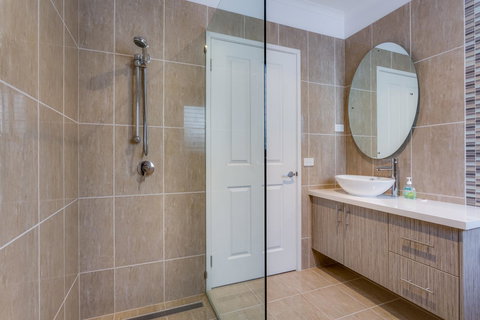 Cute Cottage On Cain - Beach At End Of Street - Darwin Holiday 17