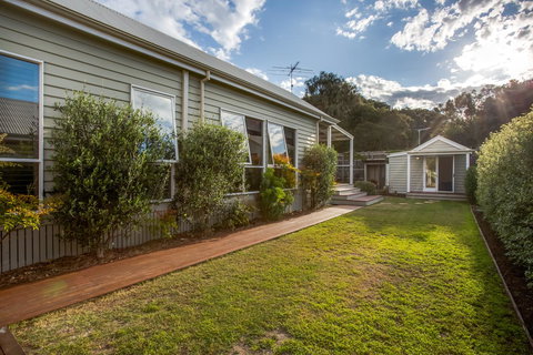 Cute Cottage On Cain - Beach At End Of Street - Darwin Holiday 9