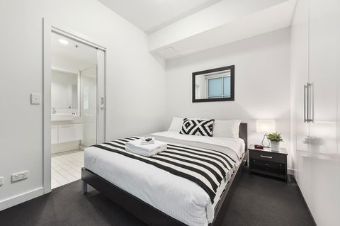 Docklands Private Collection - City Harbour Apartments - Darwin Holiday 24