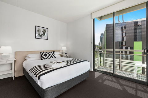 Docklands Private Collection - City Harbour Apartments - Darwin Holiday 12