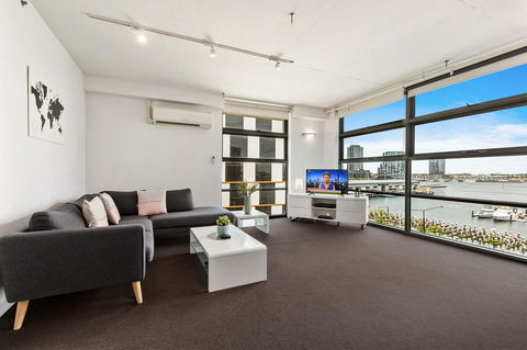 Docklands Private Collection - City Harbour Apartments - Darwin Holiday 14