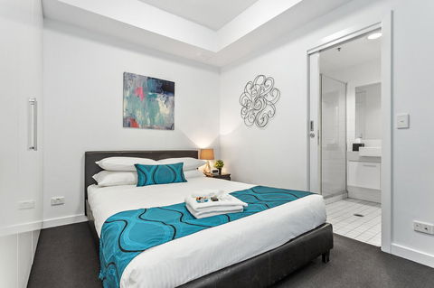 Docklands Private Collection - City Harbour Apartments - Darwin Holiday 8