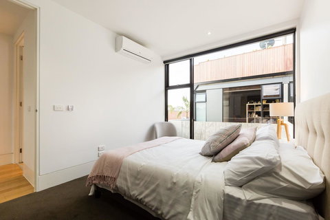 RenÃ©e - Beyond A Room Private Apartments - Darwin Holiday 16