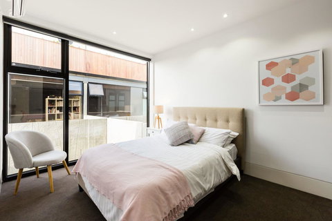 RenÃ©e - Beyond A Room Private Apartments - Darwin Holiday 17