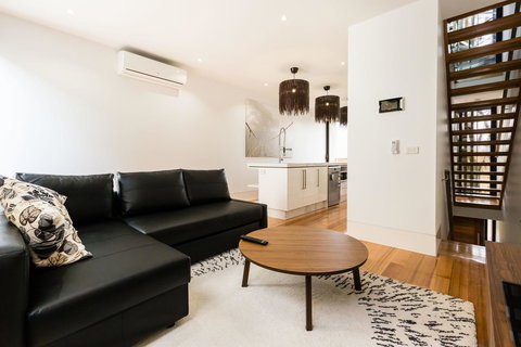 RenÃ©e - Beyond A Room Private Apartments - Darwin Holiday 7