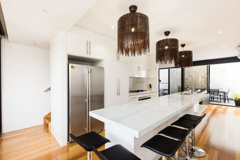 RenÃ©e - Beyond A Room Private Apartments - Darwin Holiday 4