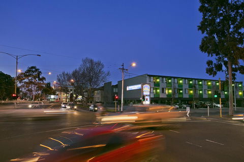 Melbourne's Princes Park Hotel - Darwin Holiday 7