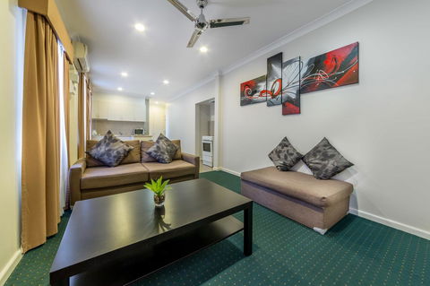 Melbourne's Princes Park Hotel - Darwin Holiday 6
