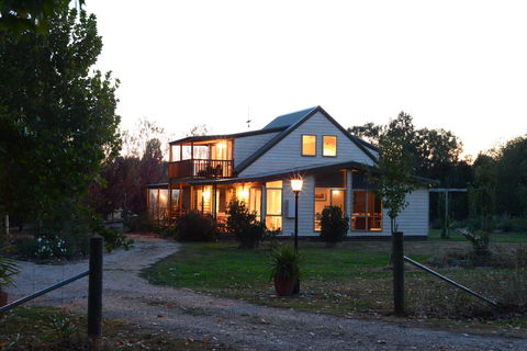 Beechworth Cedar Cottages - Darwin Holiday 14