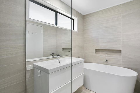 Fairhills - NEW LISTING, Beautifully Styled - Darwin Holiday 7