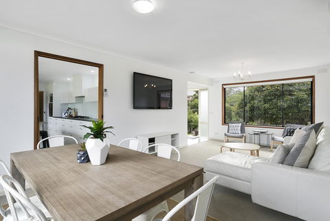 Fairhills - NEW LISTING, Beautifully Styled - Darwin Holiday 1