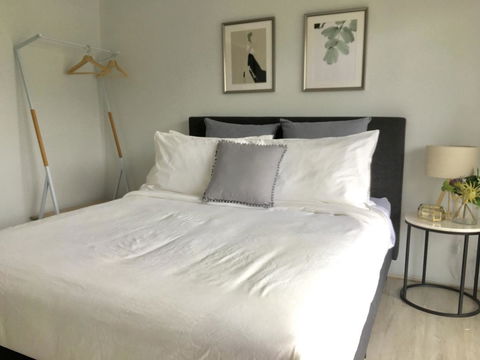 The Wheelhouse - 2BR Waterfront Apt In Town - Darwin Holiday 7