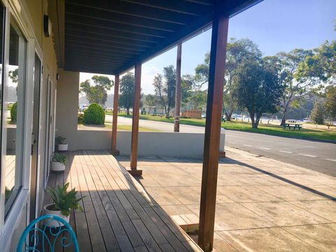 The Wheelhouse - 2BR Waterfront Apt In Town - Darwin Holiday 17