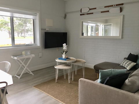 The Wheelhouse - 2BR Waterfront Apt In Town - Darwin Holiday 1