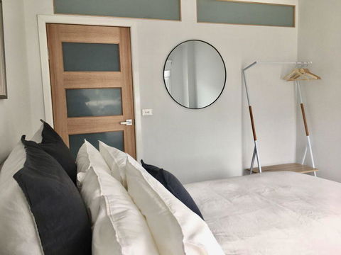 The Wheelhouse - 2BR Waterfront Apt In Town - Darwin Holiday 5