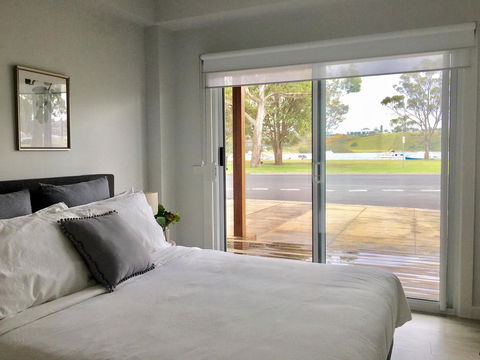 The Wheelhouse - 2BR Waterfront Apt In Town - Darwin Holiday 3