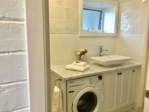 The Wheelhouse - 2BR Waterfront Apt In Town - Darwin Holiday 13