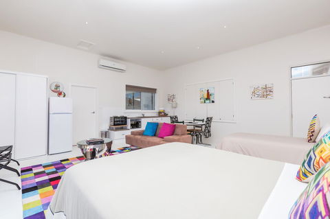 Cottages For Couples - Darwin Holiday 8
