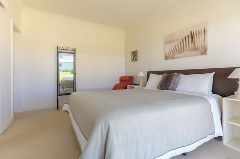 Cottages For Couples - Darwin Holiday 16