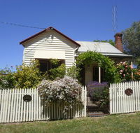 Miss Pym's Cottage - Darwin Holiday