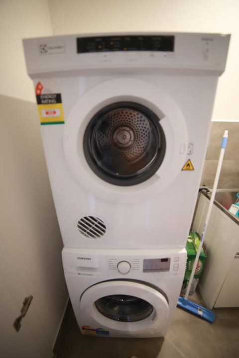 Water Views, Lovely 2BRs, Free Tram Zone, Close To Everything! - Darwin Holiday 14