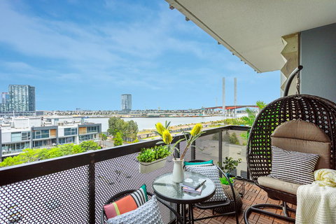 Water Views, Lovely 2BRs, Free Tram Zone, Close To Everything! - Darwin Holiday 0