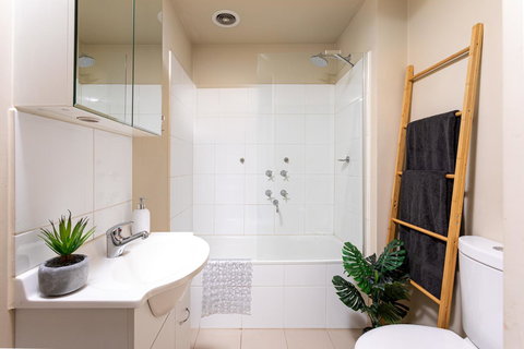 Water Views, Lovely 2BRs, Free Tram Zone, Close To Everything! - Darwin Holiday 13