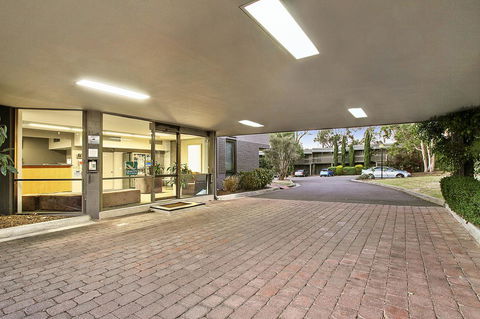Knox International Hotel And Apartments - Darwin Holiday 8
