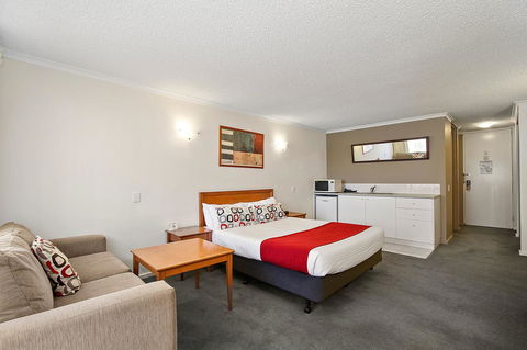 Knox International Hotel And Apartments - Darwin Holiday 11