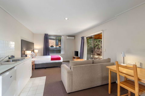 Knox International Hotel And Apartments - Darwin Holiday 9