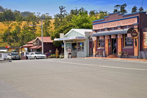 The Bears Went Over The Mountain - Darwin Holiday 2