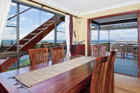 THE BOARDROOM ON BANKSIA - 11 Banksia Ave Bonny Hills - Darwin Holiday 2