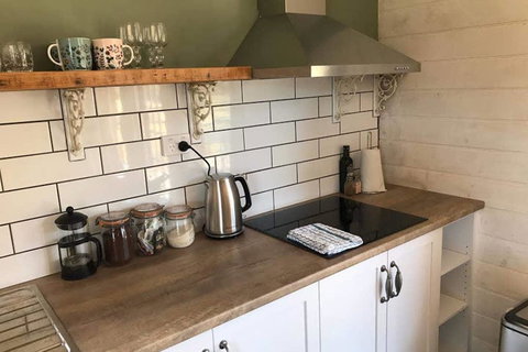 The Cottage - 58 Acre Farm Stay At Hanging Rock - Darwin Holiday 2