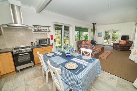 The Cottage At The Bryn At Tilba - Darwin Holiday 1