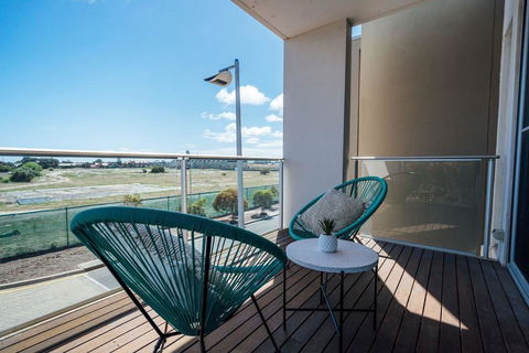 The Cove @ New Port-Pool - Spa - Sauna - Gym & More - Darwin Holiday 1