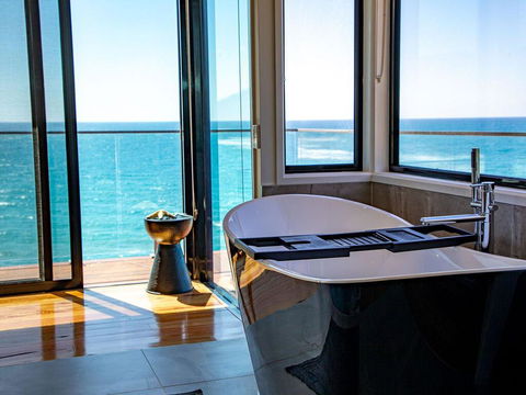 THE DECK HOUSE - A WYE RIVER ICON - Darwin Holiday 2