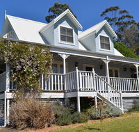The Doll's House - Charming 2 bedroom cottage just a short walk from the village - Darwin Holiday